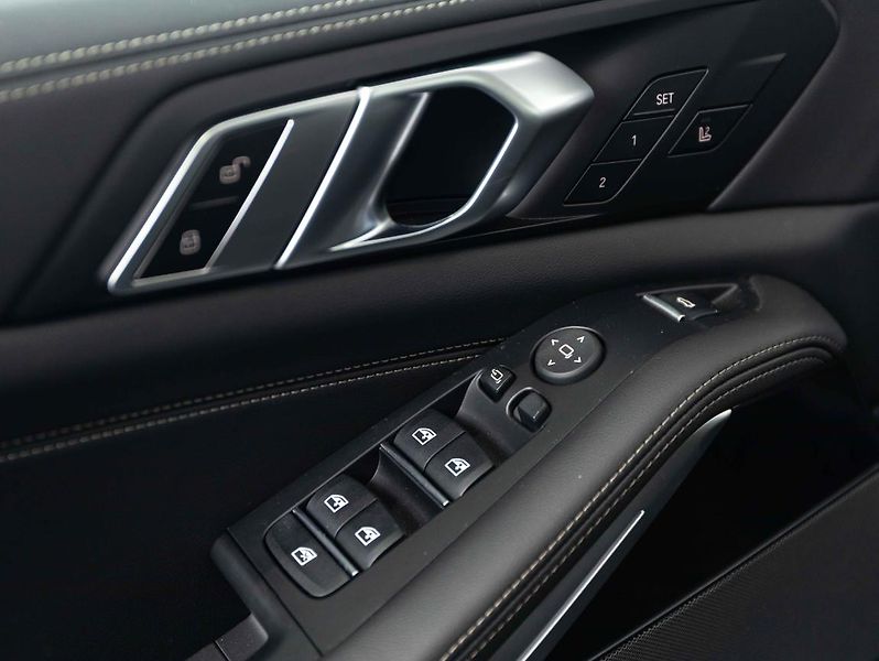 BMW X5 xDrive40d - fotka 15 z 23