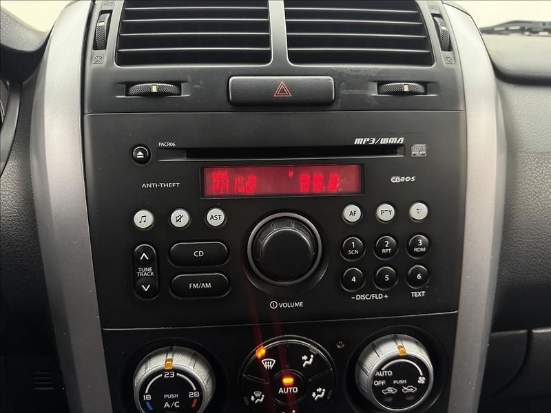 Suzuki Grand Vitara 1,9 4X4 TAŽNÉ CZ VELKÝ SERVIS - fotka 12 z 26