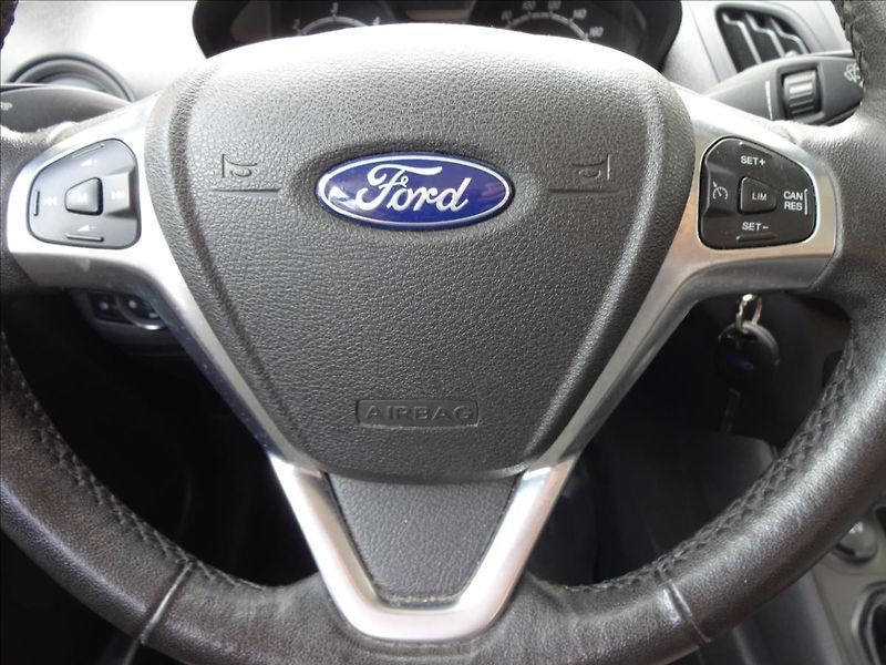 Ford Tourneo Courier 1.5 TDCI - fotka 33 z 44