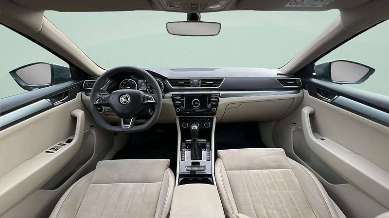 Škoda Superb Liftback 2.0 TDI DSG 140kW 6AT - fotka 14 z 36