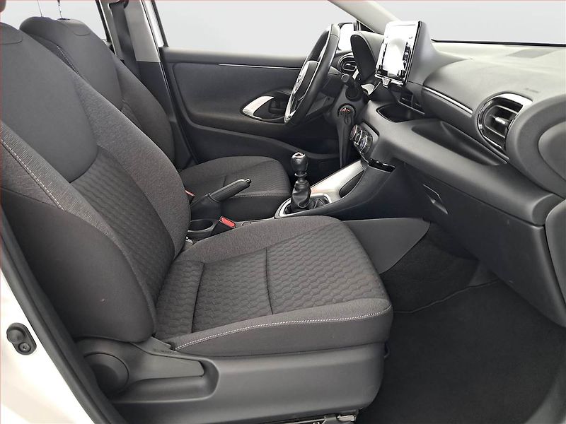 Toyota Yaris (2021) 1.5 VVT-i, Tempomat - fotka 9 z 17