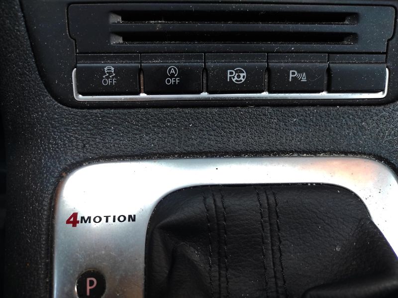 Volkswagen Tiguan 2,0TDi R-Line,4x4,DSG,S&S - fotka 19 z 39