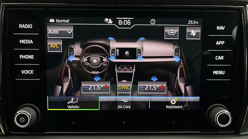 Škoda Karoq 2.0 TDI DSG 4x4 Scout - fotka 27 z 30
