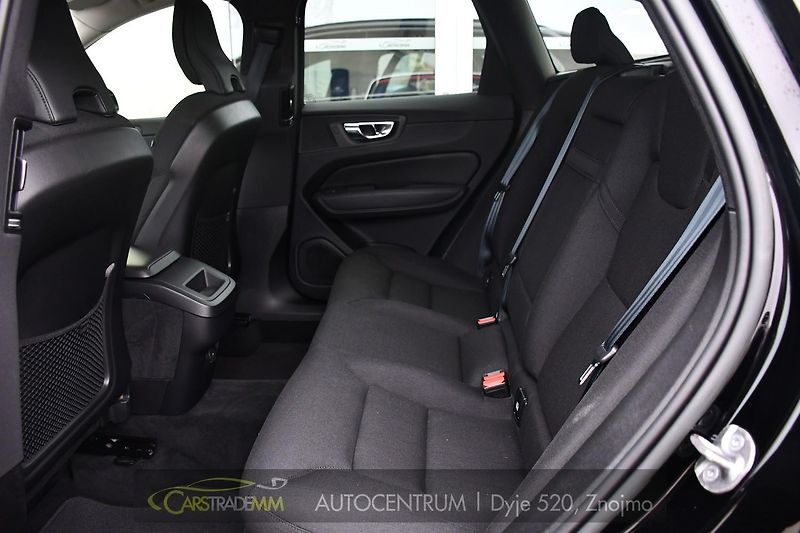 Volvo XC60 B4 AWD mHEV - fotka 13 z 44
