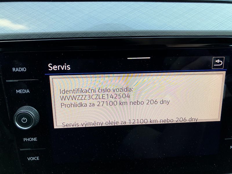 Volkswagen Passat Variant (2020) 2.0TDI 110kW DSG EL.TZ,NAVI - fotka 25 z 28