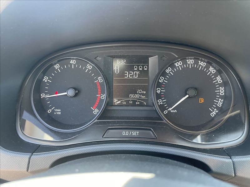 Škoda Fabia 1,0 MPi 44kw Klima Euro6 bez k - fotka 15 z 33