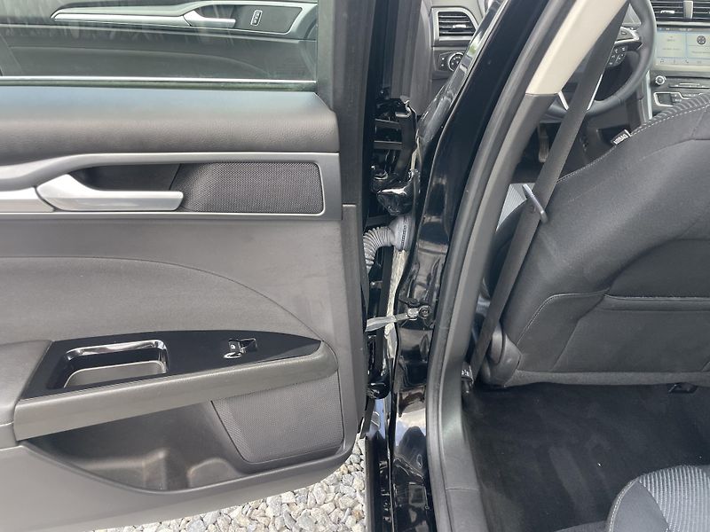 Ford Mondeo 2.0TDCi 150PS MANUAL COMBI STK - fotka 102 z 154