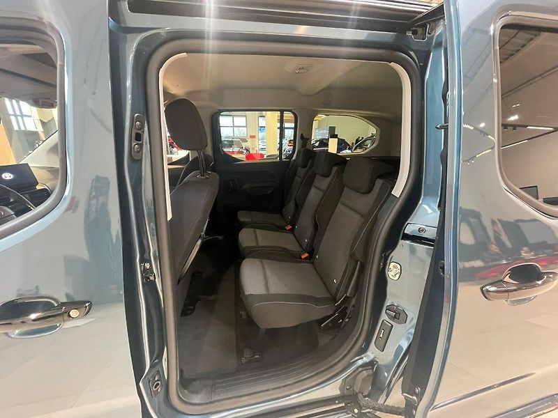 Toyota ProAce City Verso 1.5 D-4D M/T Family 7S - fotka 13 z 30