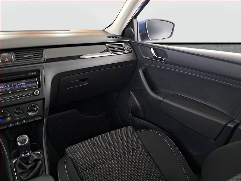 Škoda Rapid (2015) Ambition 1.2 TSI, ČR,1.maj - fotka 8 z 17