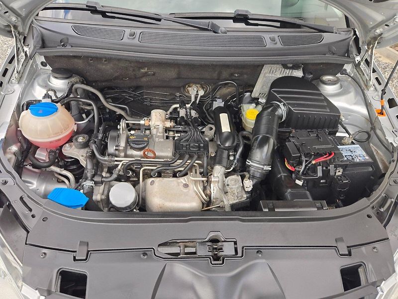 Škoda Fabia (2010) 1.2 TSI Serviska - fotka 39 z 39