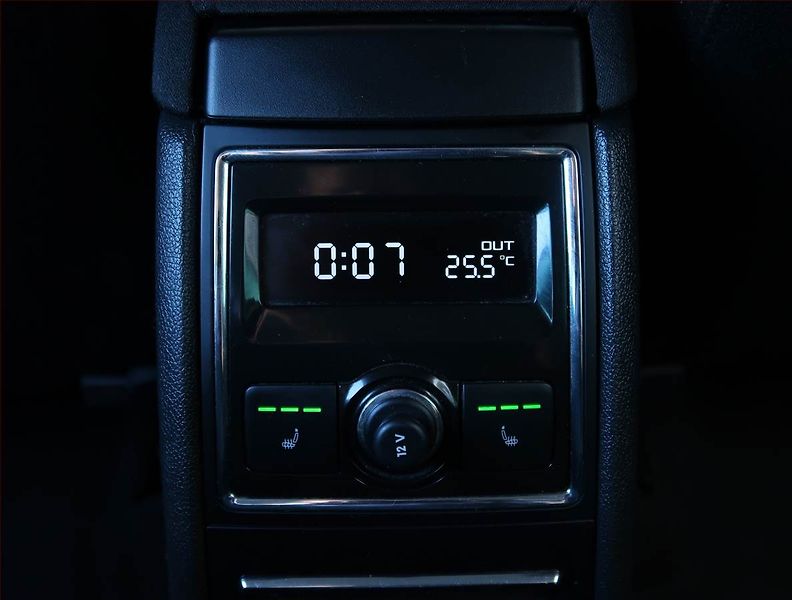 Škoda Superb (2012) 1.8 TSI, 4X4, Serv.kniha - fotka 19 z 22