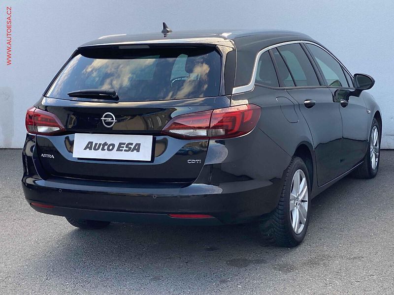 Opel Astra (2018) 1.6 CDTi SportsTourer - fotka 4 z 19