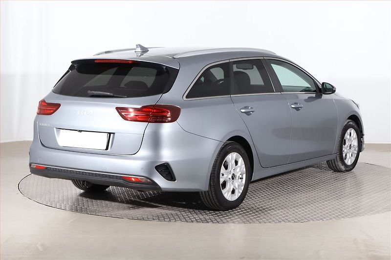 Kia Ceed (2022) Gold 1.5 T-GDI, Serv.kniha - fotka 5 z 23