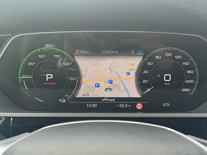 Audi e-tron (2020) Quattro 230kW Advanced, PANO - fotka 31 z 54