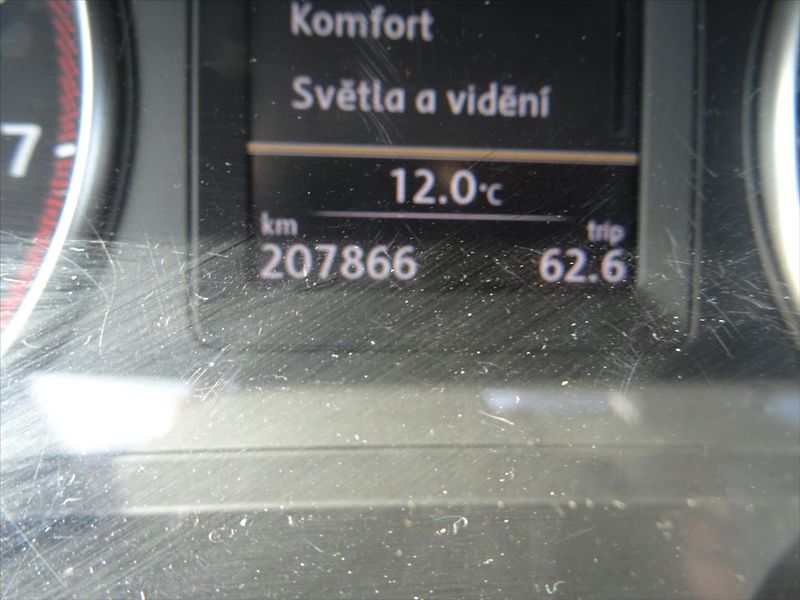 Volkswagen Touran 1,2 TSi 77 kW - fotka 23 z 33