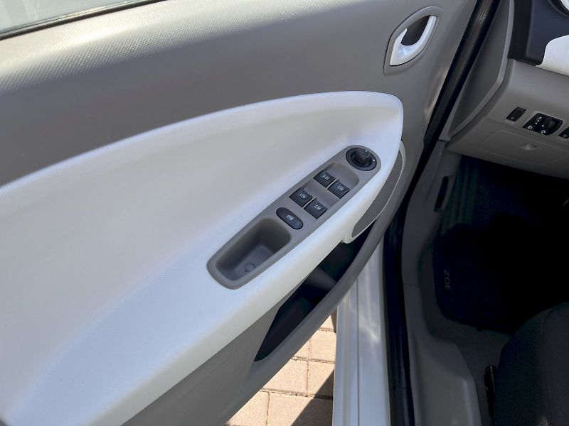 Renault ZOE (2019) 68KW LIFE 41kWh - fotka 11 z 21