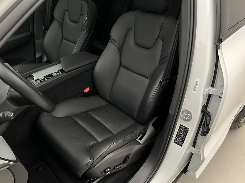 Volvo XC60 T6 AWD RECHARGE PLUS REZERVACE - fotka 18 z 46