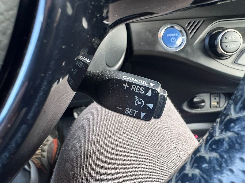 Toyota Yaris (2016) HYBRID 1,5 54 KW STK AUTOMAT - fotka 19 z 38