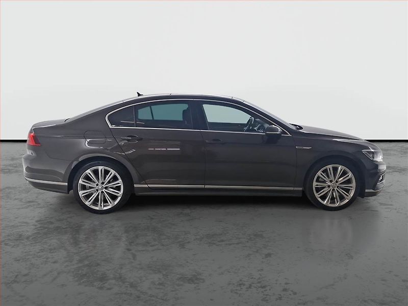 Volkswagen Passat (2016) R-Line 2.0 BiTDI, 4X4 - fotka 6 z 17