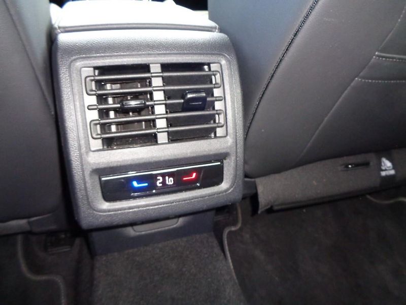 Volkswagen Golf 1.5 TSI R-LINE  110 kW - fotka 26 z 30