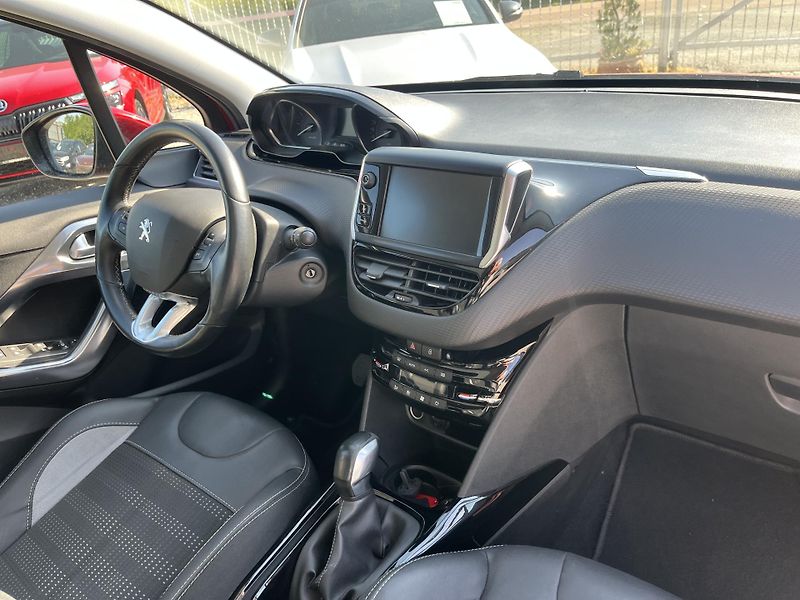 Peugeot 2008 (2017) 1.2FTS 81Kw PureTech Tažné - fotka 20 z 33