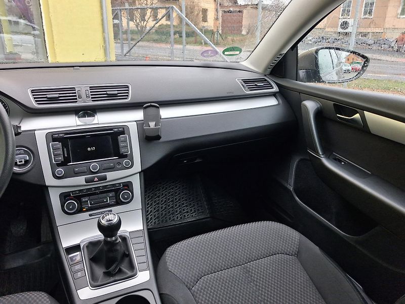 Volkswagen Passat (2011) 1,4TSi NAVI VYHŘ.SED, 2x KOLA - fotka 22 z 38