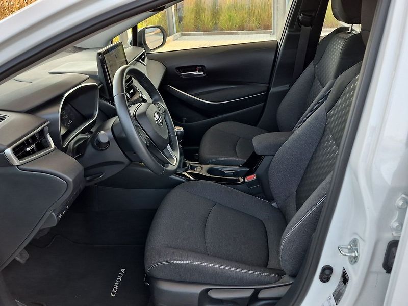 Toyota Corolla Comfort  1,5 92 kW SD - fotka 11 z 24
