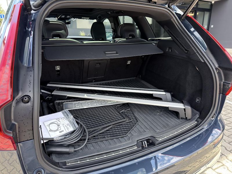 Volvo XC60 T8 AWD RECH.+sada zimních kol  - fotka 16 z 51