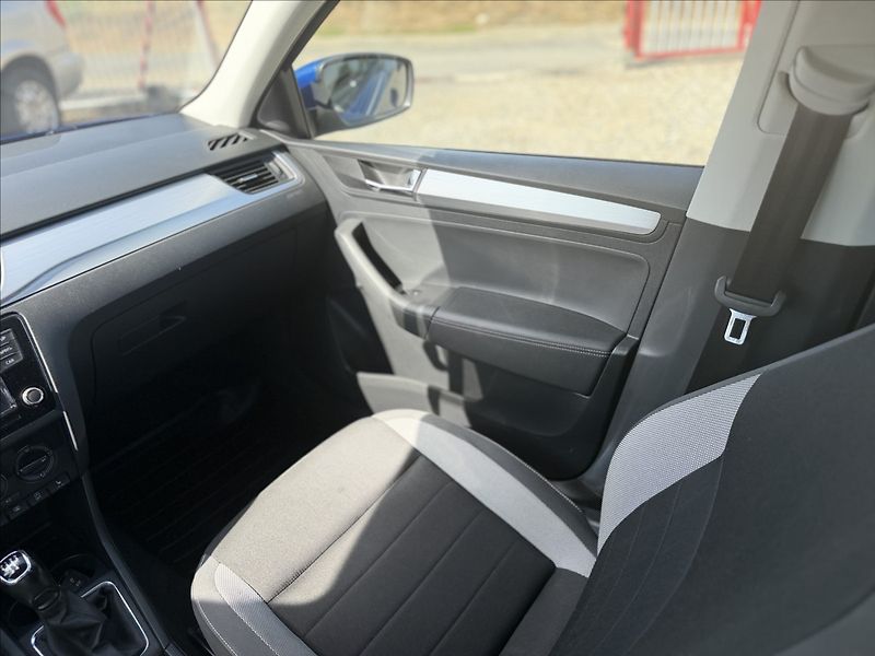 Škoda Rapid 1,0 TSI 70kW 50TKm! NOVÉ V ČR - fotka 19 z 26