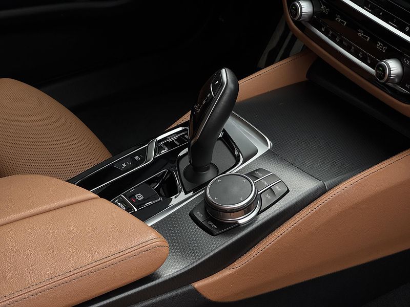 BMW Řada 5 (2022) 545e xDrive M Sport, DPH - fotka 16 z 56
