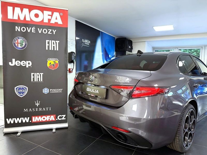 Alfa Romeo Giulia (2026) 2.0T 280k AT8 ZF Q4 4x4 Veloce - fotka 5 z 22