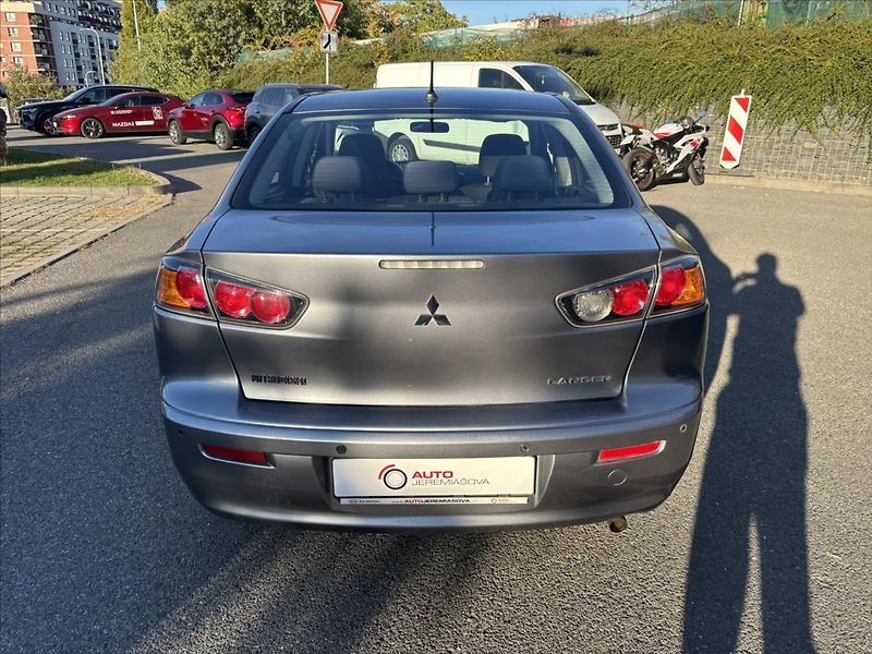 Mitsubishi Lancer 1,6 i 86kW Inform ČR 2xKOLA - fotka 4 z 28