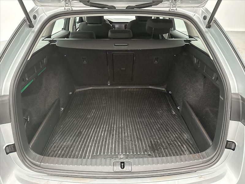 Škoda Octavia 2,0 TDI 85kW CZ 1.Maj LED DPH - fotka 10 z 35