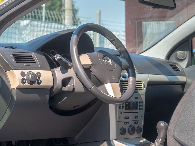 Opel Astra (2007) 1.4i 63KW KUPÉ – SERVISKA - fotka 11 z 40