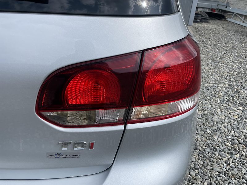 Volkswagen Golf 1.6TDi 105PS  6 HIGHLINE TOP!! - fotka 45 z 176
