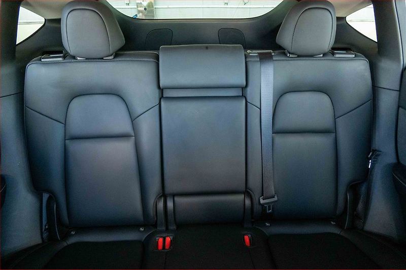 Tesla Model Y (2023) RWD LFP 60kWh, SoH 93% - fotka 10 z 23