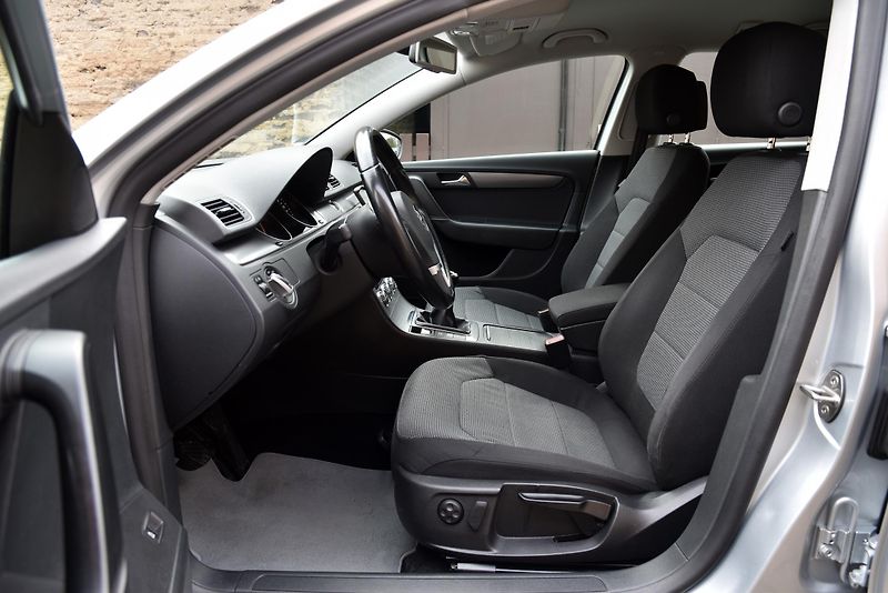 Volkswagen Passat 2.0 TDi CR COMFORTLINE, VÝHŘEV - fotka 8 z 50