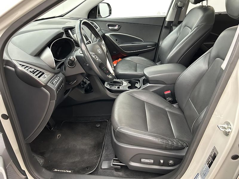 Hyundai Grand Santa Fe 2.2 CRDI 4x4 - fotka 6 z 29