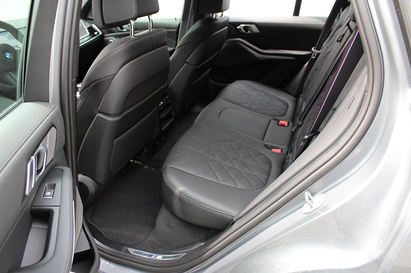 BMW X5 xDrive30d Mpaket vzduch - fotka 12 z 27