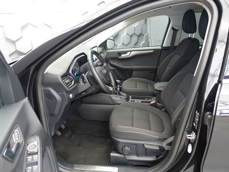 Ford Kuga 110 kw, Titanium, manuál - fotka 26 z 37