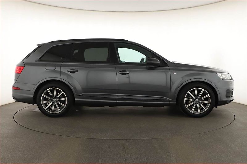 Audi Q7 (2019) S-Line 50 TDI - fotka 6 z 21