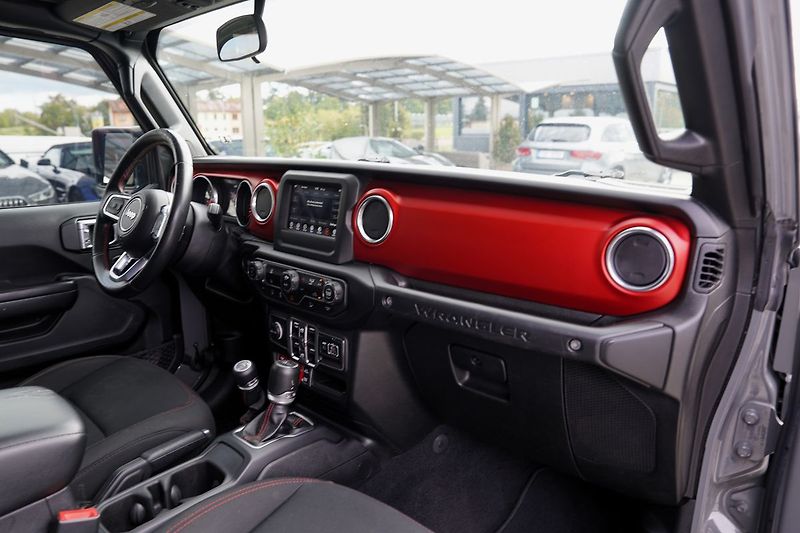 Jeep Wrangler 3.6i V6/Rubicon/4x4/AT - fotka 27 z 53