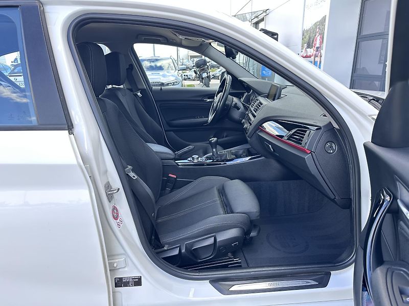 BMW Řada 1 118i Model Sport Line - fotka 9 z 18