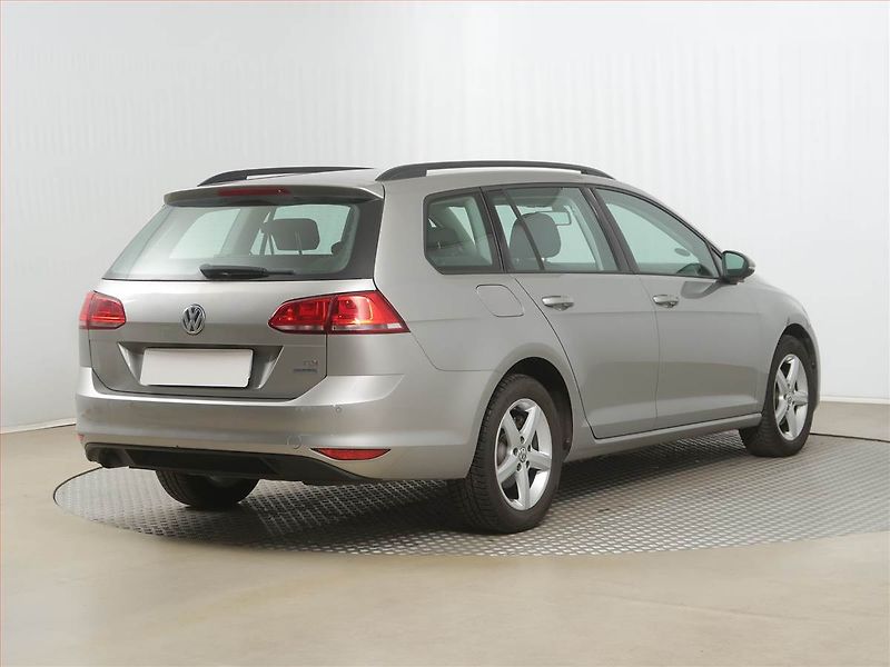 Volkswagen Golf (2013) 1.6 TDI, Automat, Tempomat - fotka 5 z 16