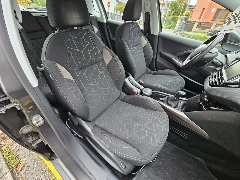 Peugeot 2008 (2016) 1.2i TAŽNÉ  - fotka 13 z 18