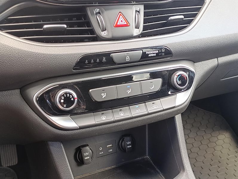 Hyundai i30 1.6CRDI 81kW ČR 1.MAJ DPH - fotka 24 z 32