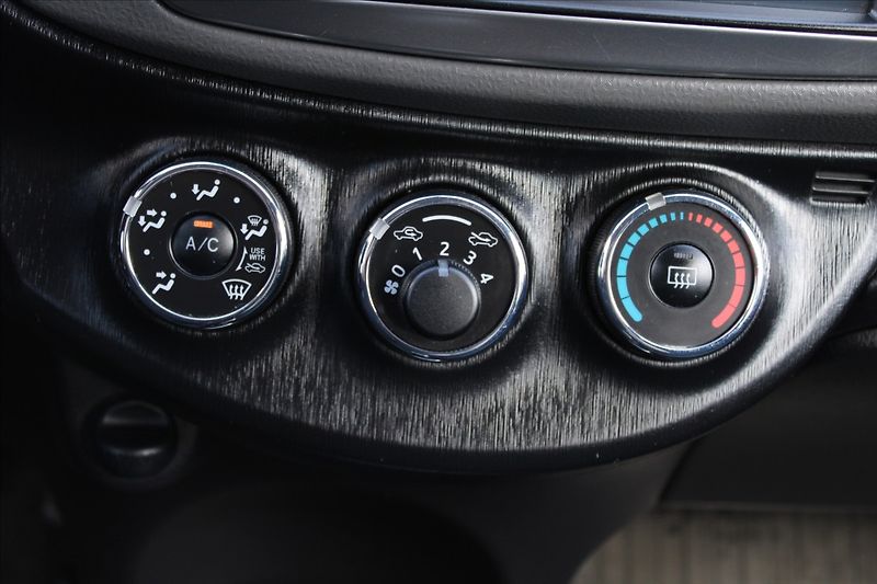 Toyota Yaris 1,3 VVT-i  NOVÉ V ČR,TAŽNÉ - fotka 14 z 25