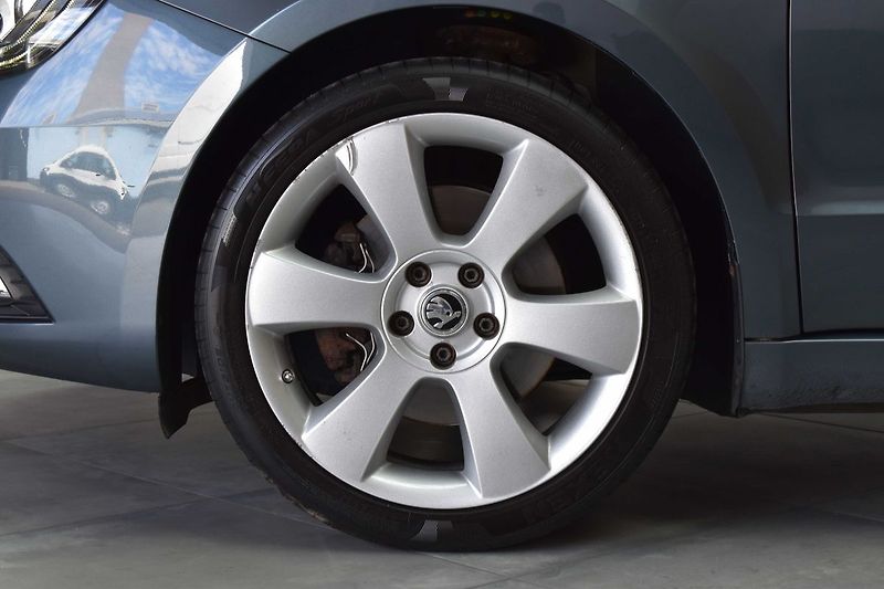 Škoda Superb 2.0 TDI DSG AMBITION BUSINESS - fotka 25 z 32