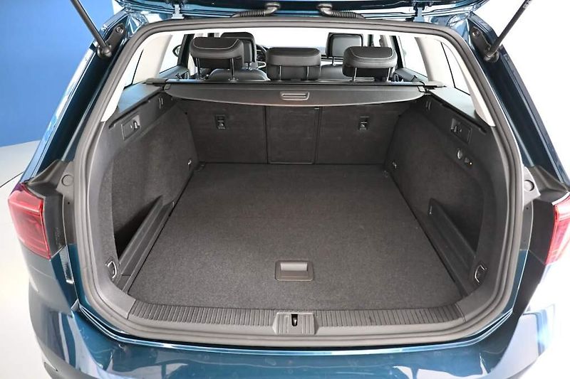 Volkswagen Passat (2022) 2.0 ELEGANCE LED MATRIX ACC Ta - fotka 8 z 32
