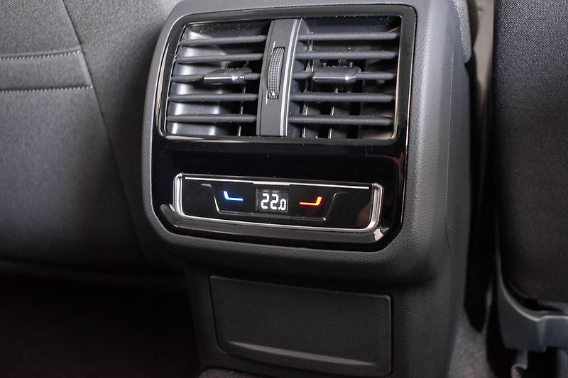 Volkswagen Passat 1.5 TSI DSG*BUSINESS*DPH*ČR 1M - fotka 13 z 40